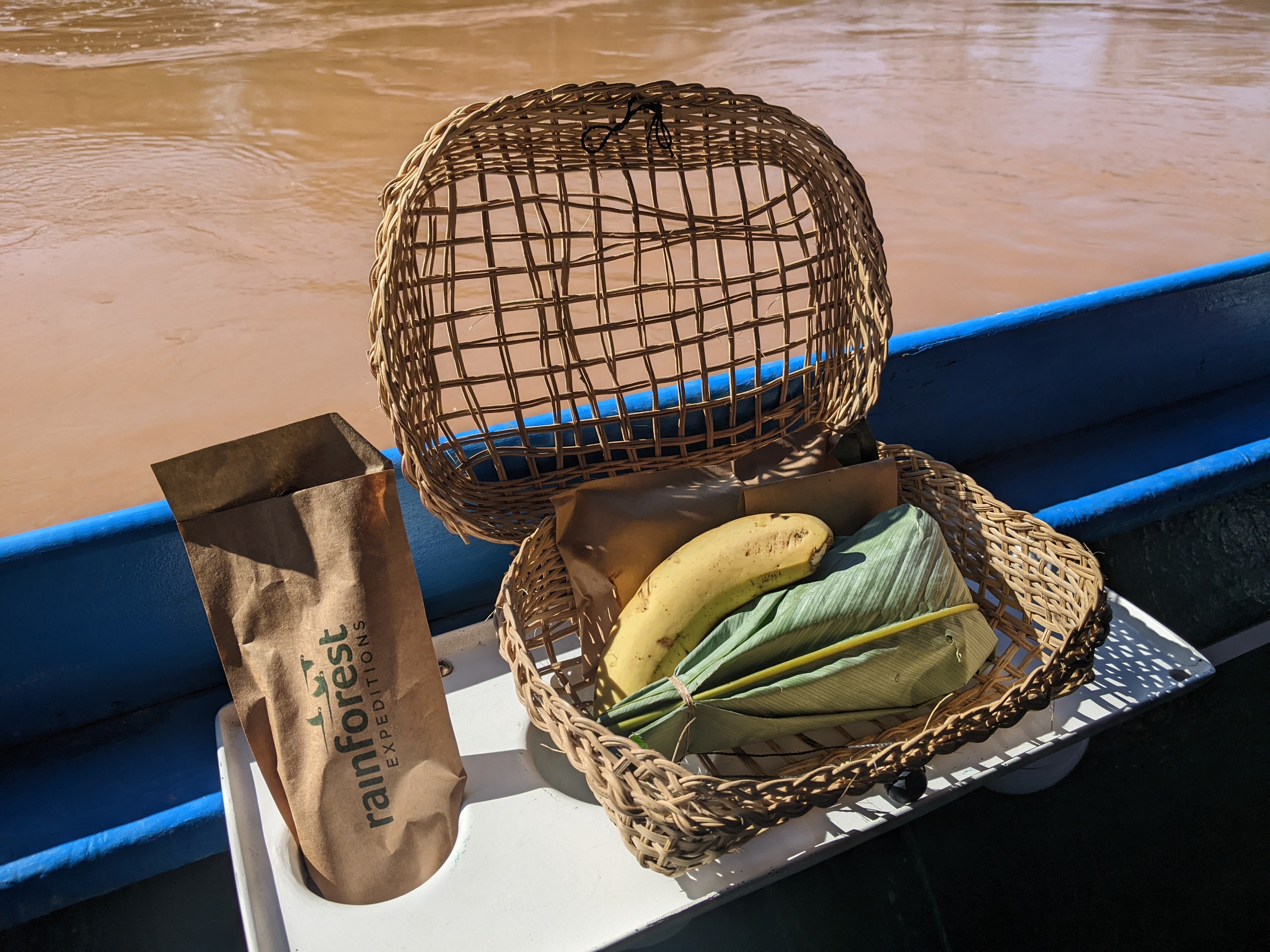 Almuerzo en canoa en la selva amazónica de Perú-1