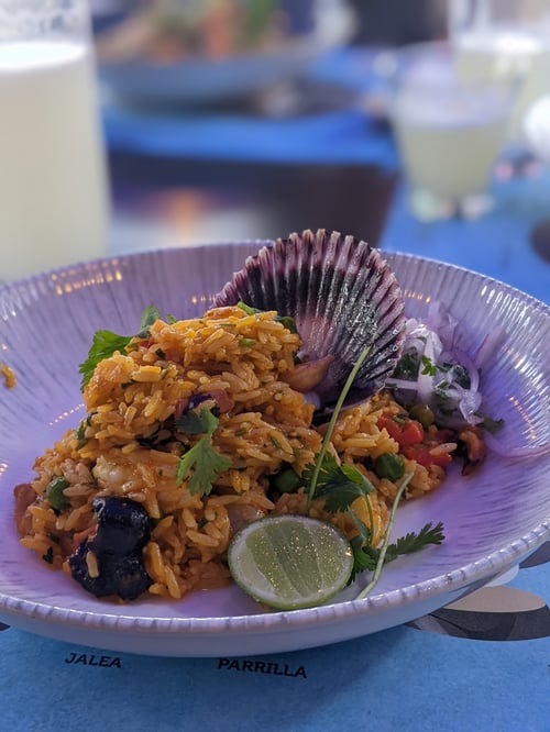 Arroz con mariscos en restaurante Alfresco, viaje a Perú
