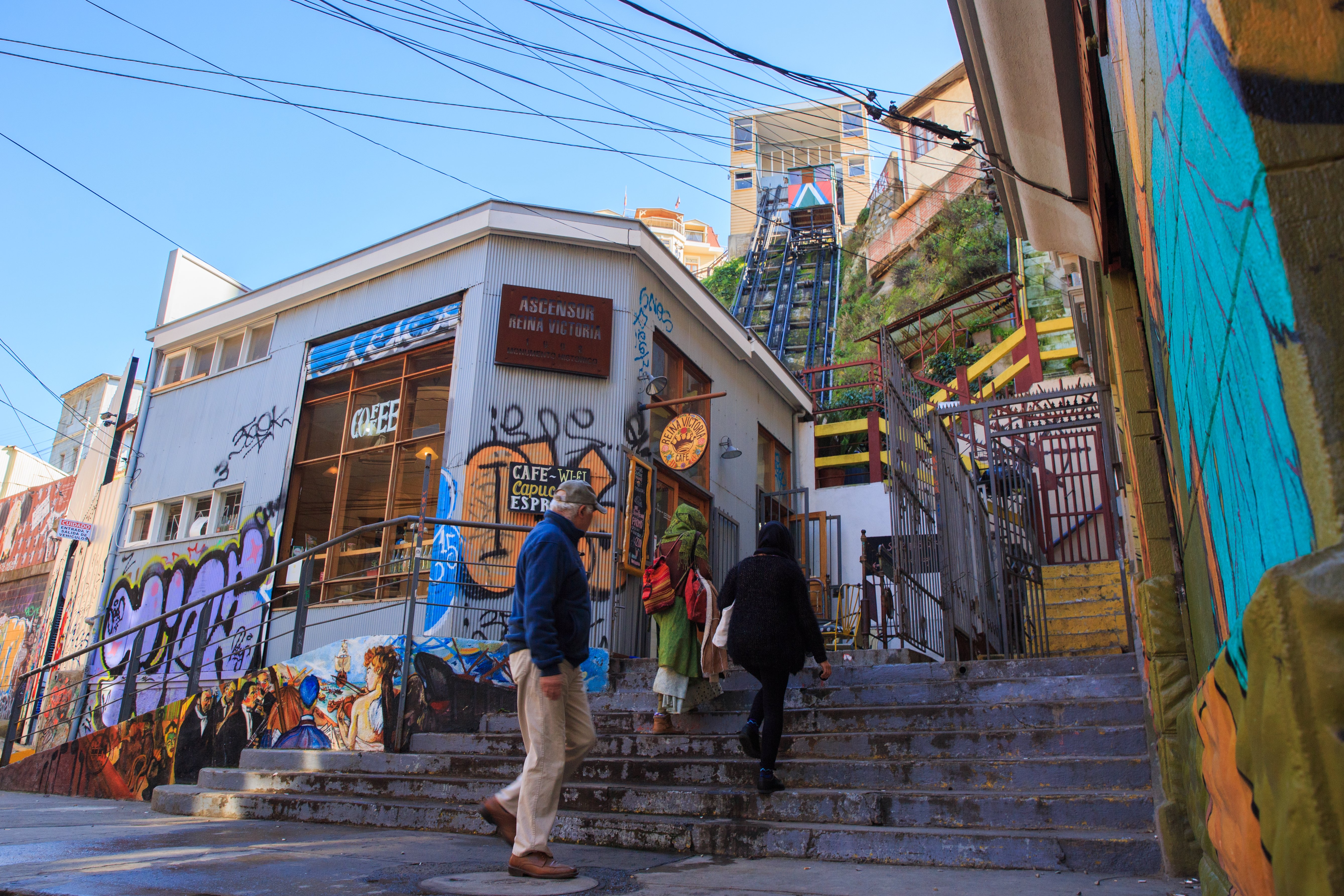 Entrada al Ascensor Reina Victoria de Valparaíso