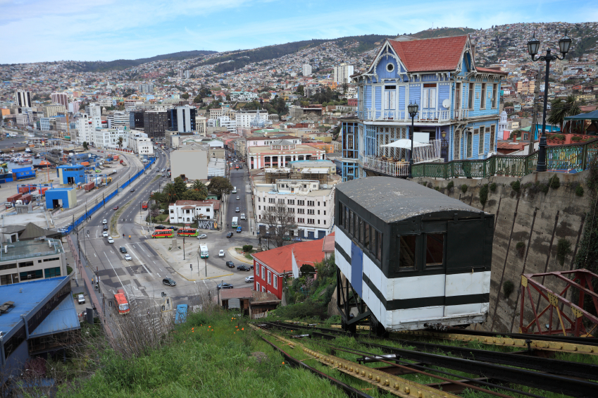Vista de un ascensor hacia Valparaíso