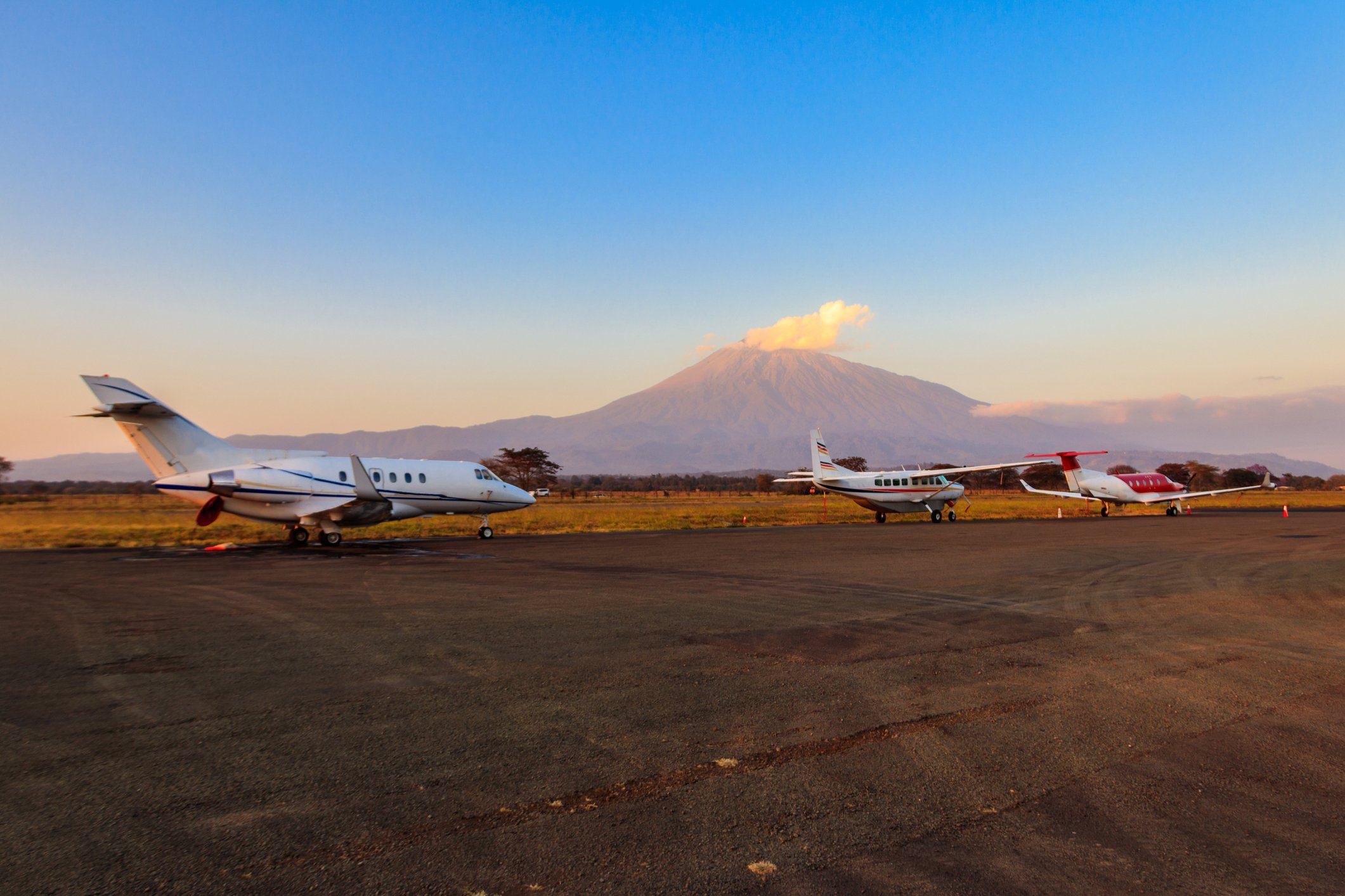 Avionetas en el aeropuerto de Arusha, Tanzania, África