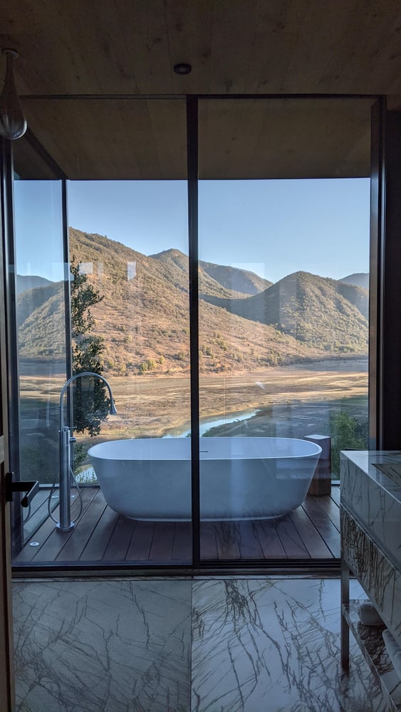 Baño de habitación Hiroshige en Viña VIK