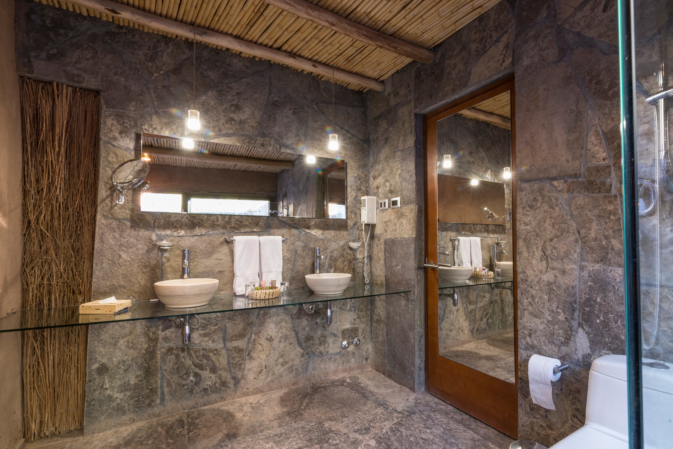 Baño de una habitación del Hotel Cumbres San Pedro de Atacama