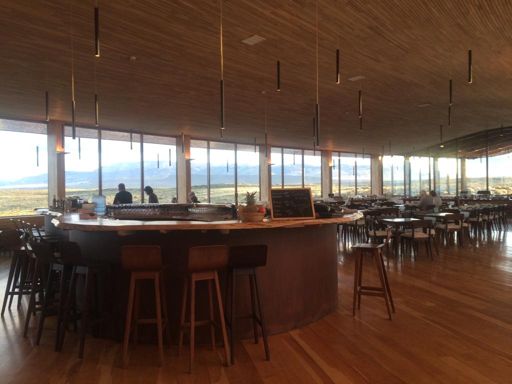Bar del Hotel Tierra Patagonia en Torres del Paine