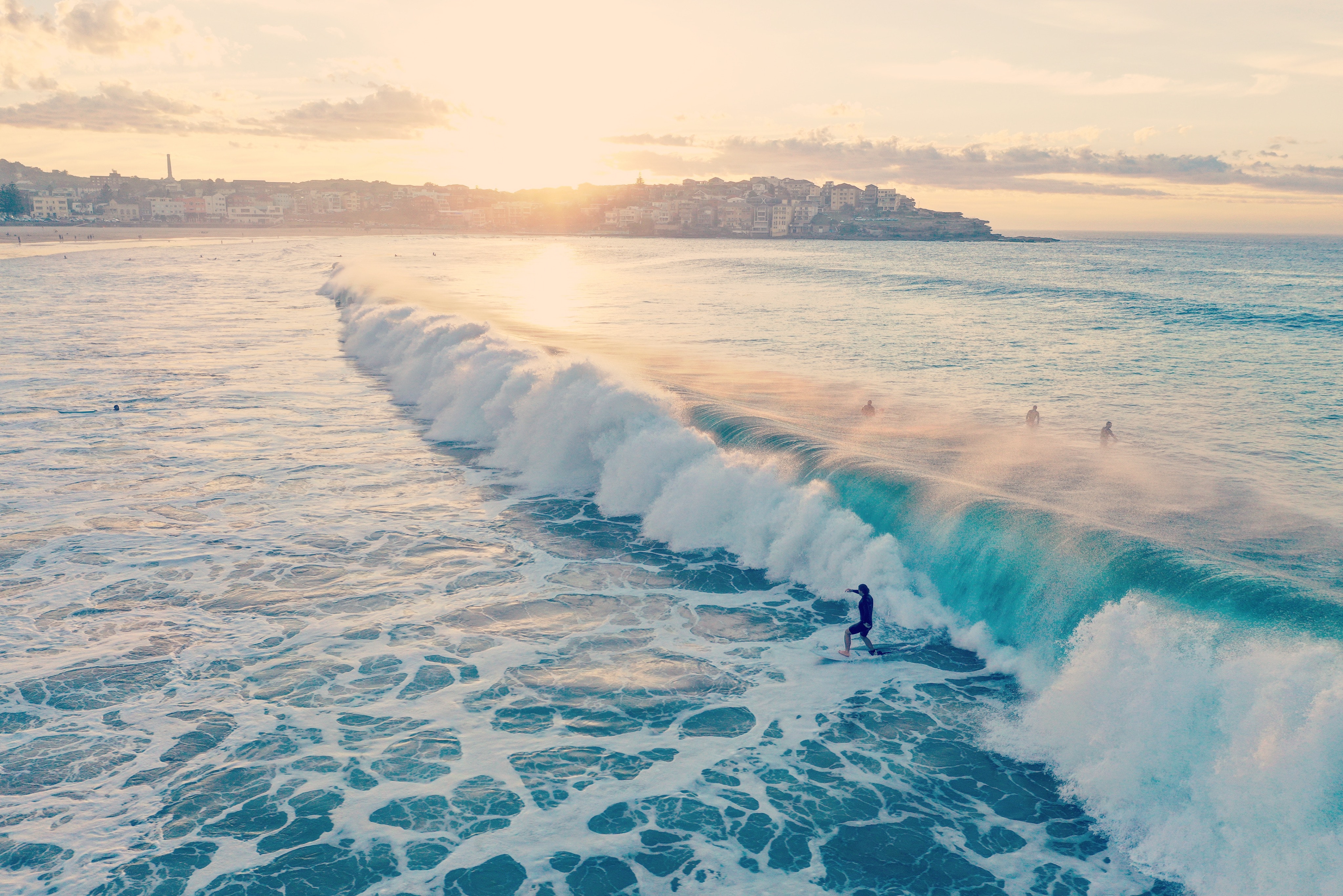 Surfista en Bondi Beach en Australia