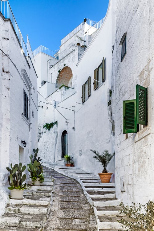 Calles de Ostuni en Puglia, viaje a Italia