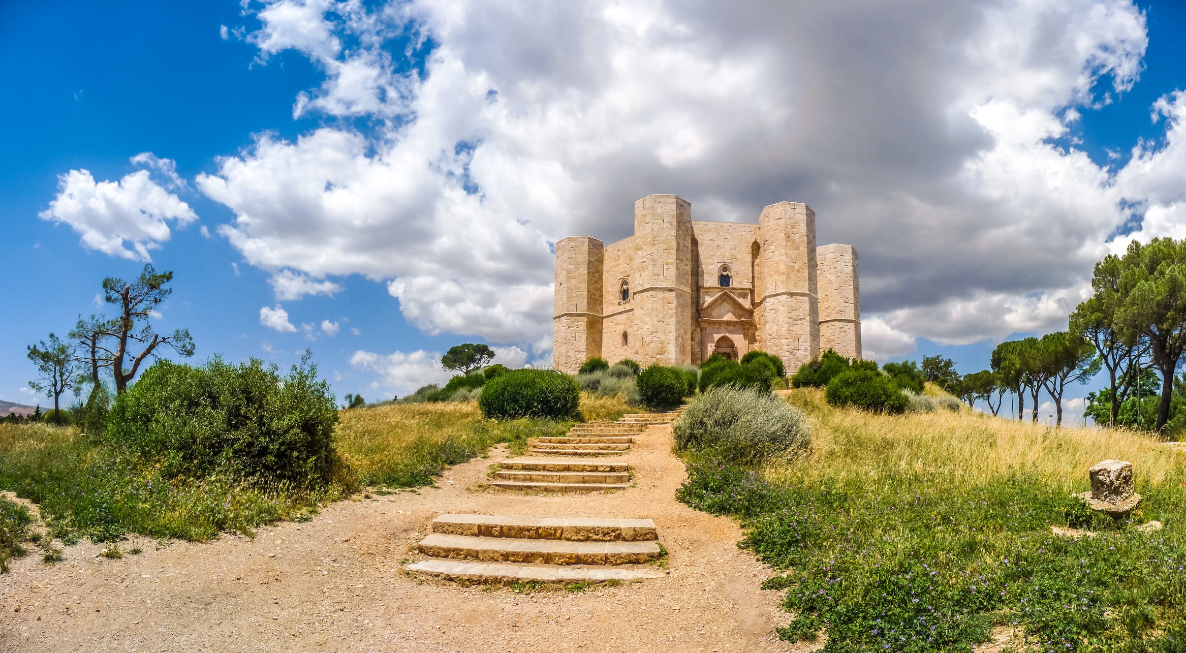 Castel del Monte en Puglia, viaje a Italia