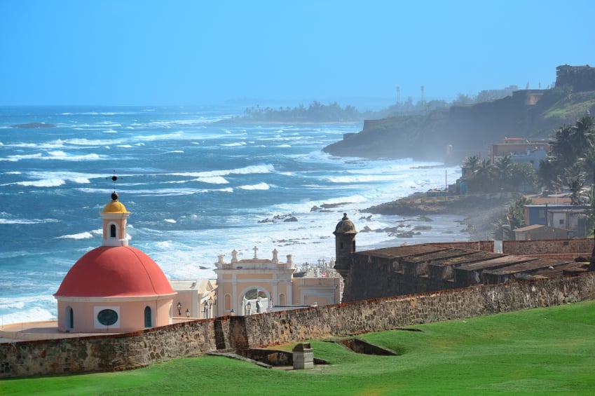 Vista al mar desde el Castillo San Felipe del Morro en San Juan de Puerto Rico