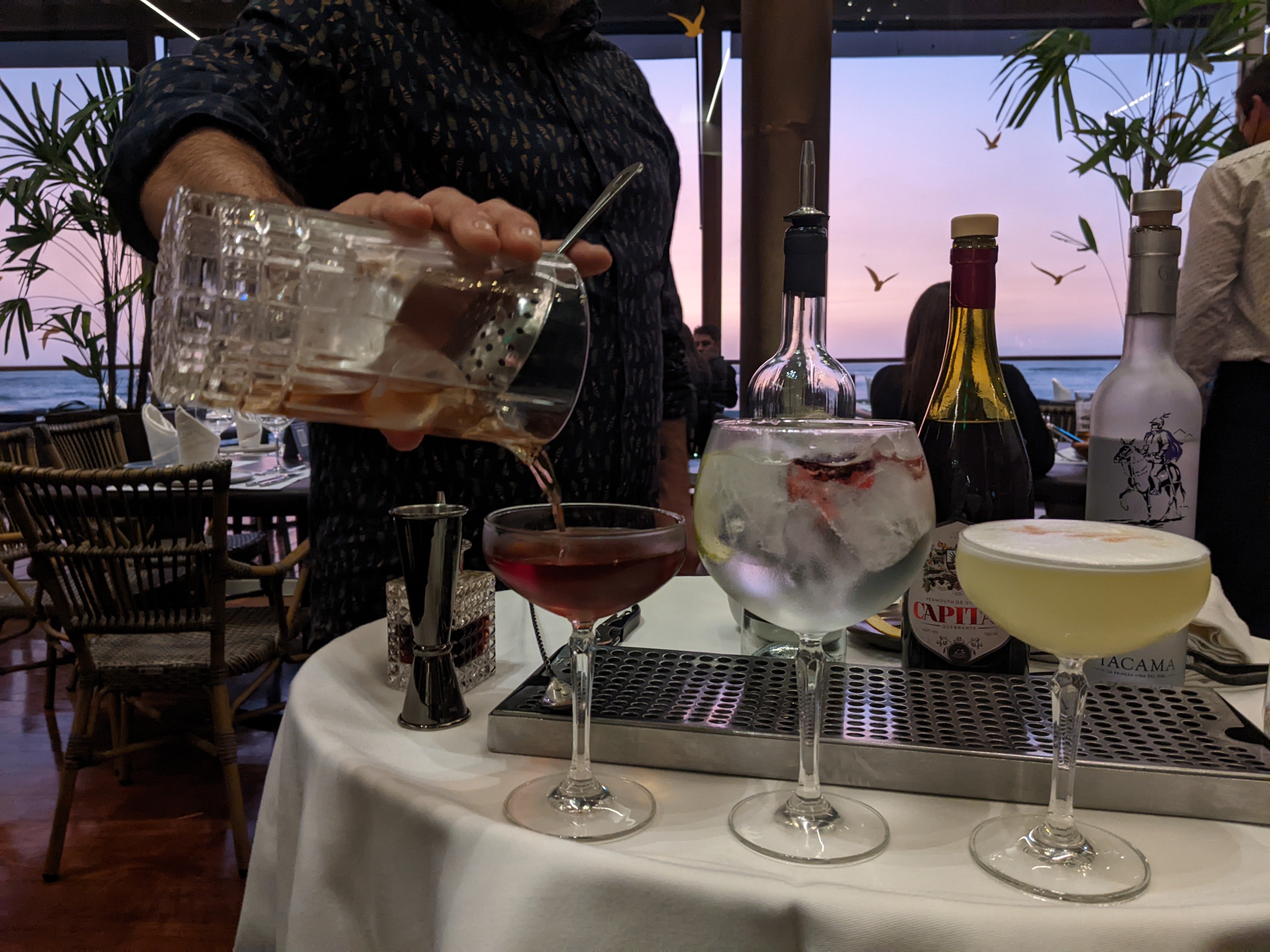 Clase de coctelería en restaurante Cala en Lima, viaje a Perú
