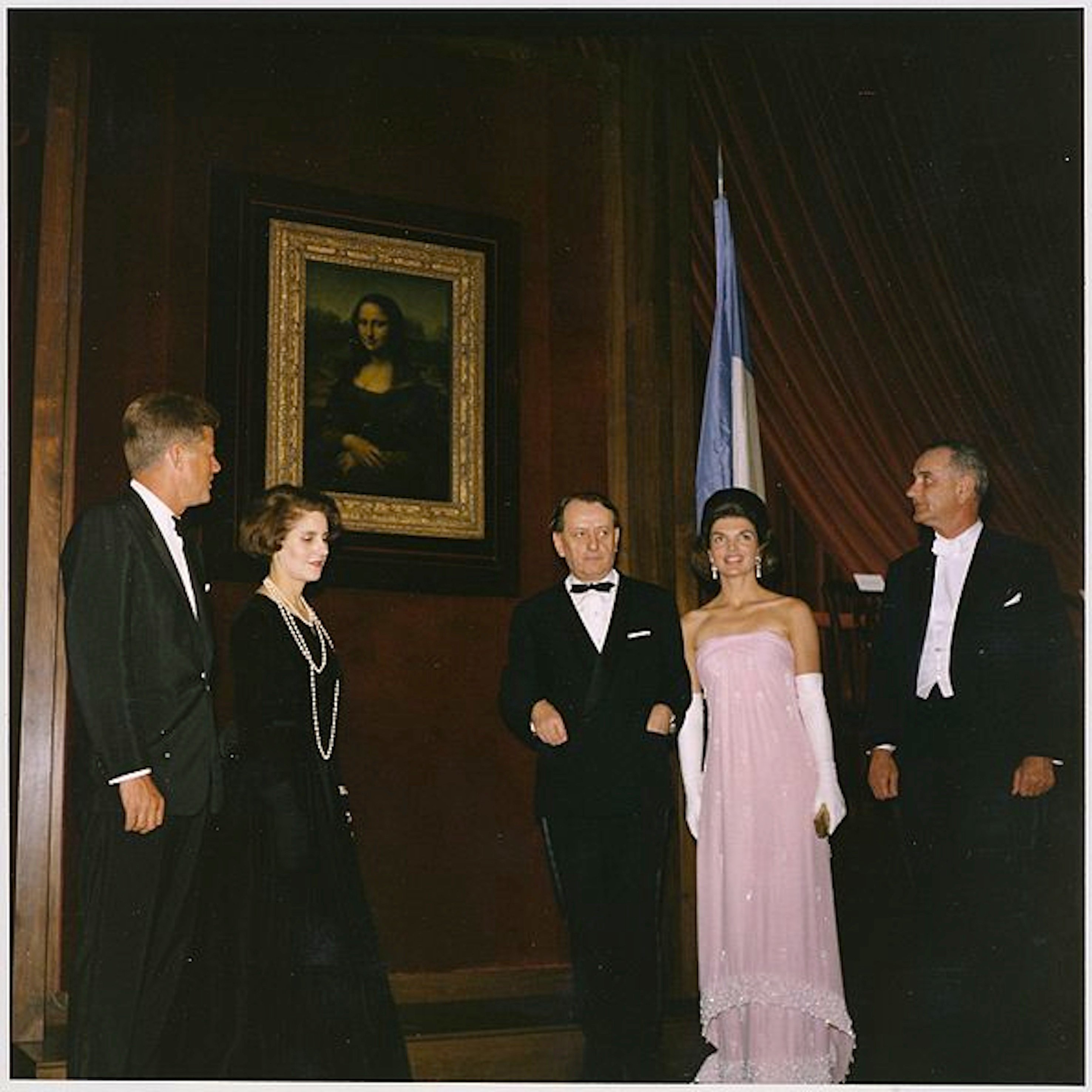 Jackie y J. F. Kennedy con el ministro de Cultura de Francia, André Malraux. Foto: Christies