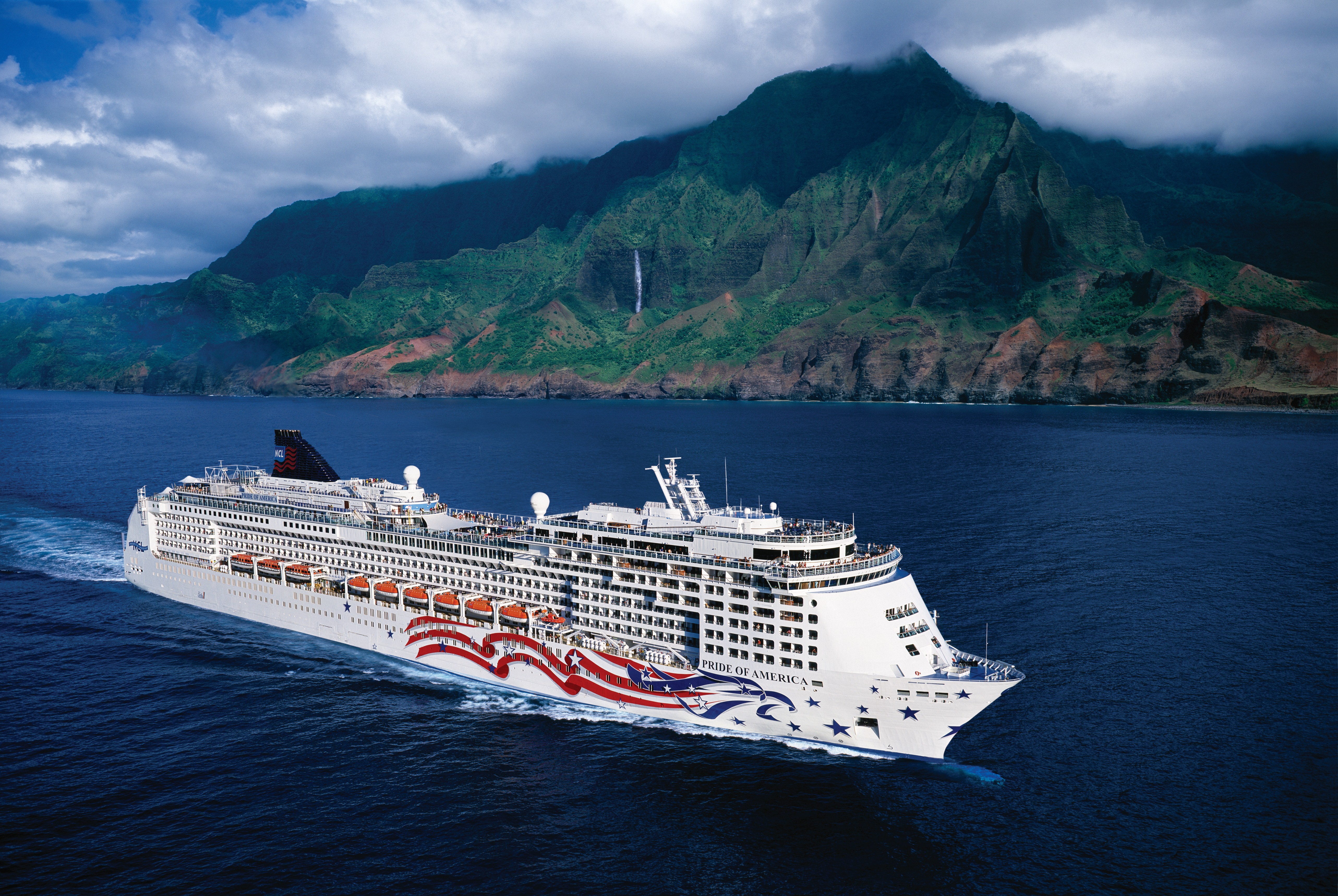 Crucero Pride of America de NCL en la costa de Hawai