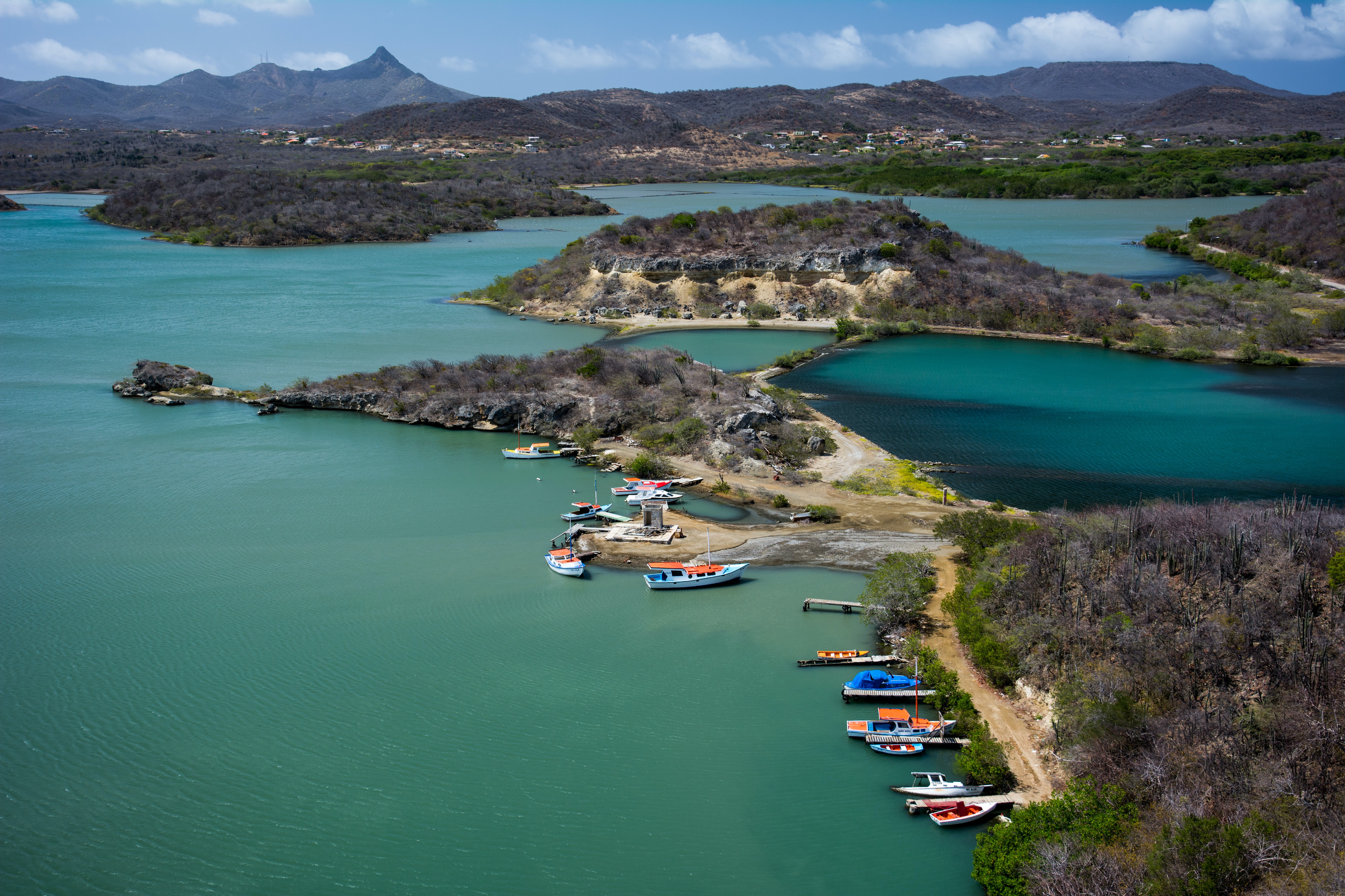 Curazao desde el aire en el mar Caribe