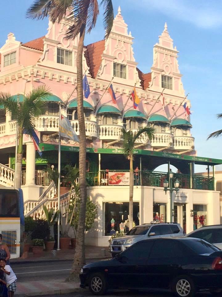 Fachada de edificio en Oranjestad, capital de Aruba