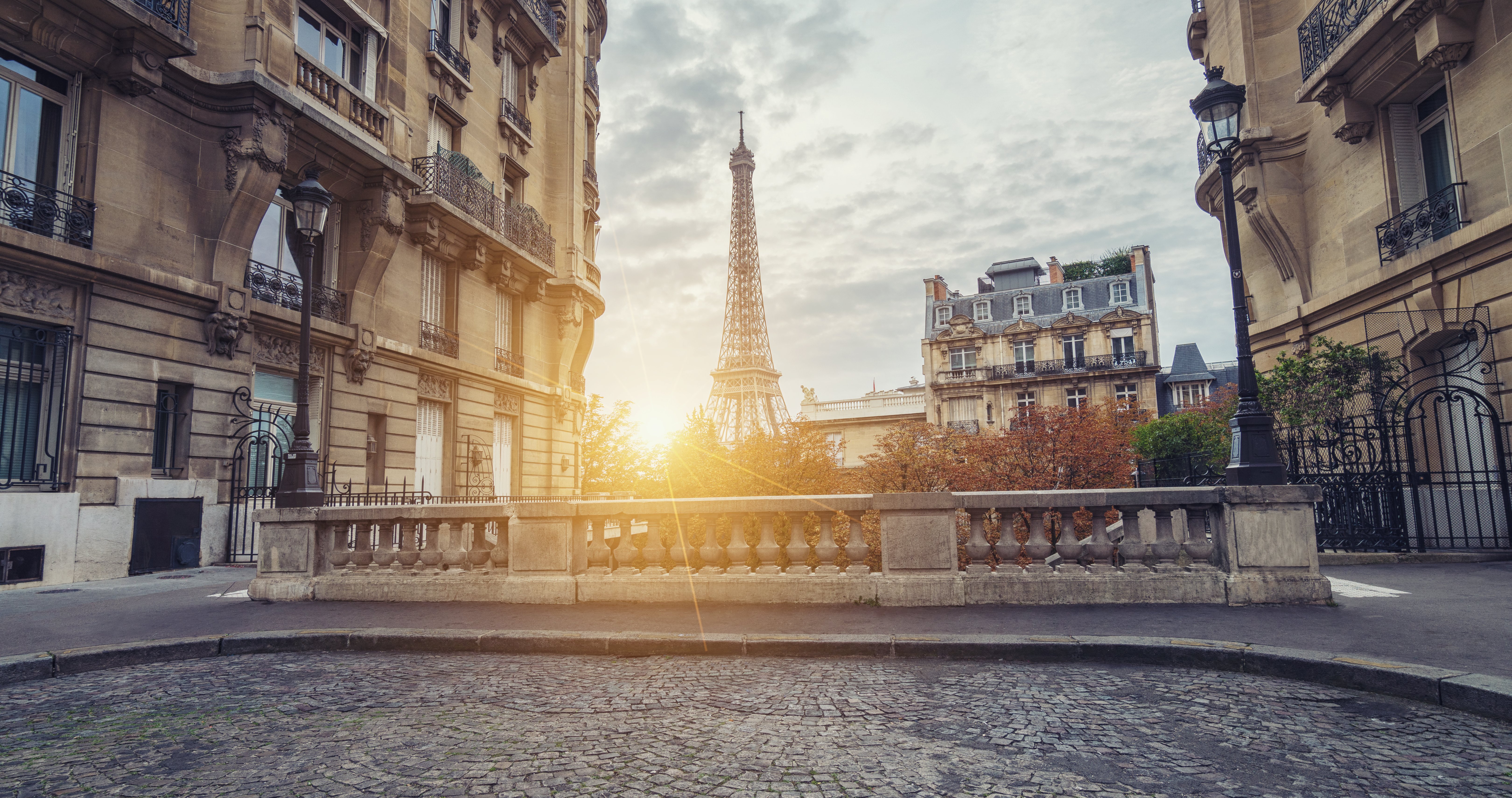 Calle de París y Torre Eiffel