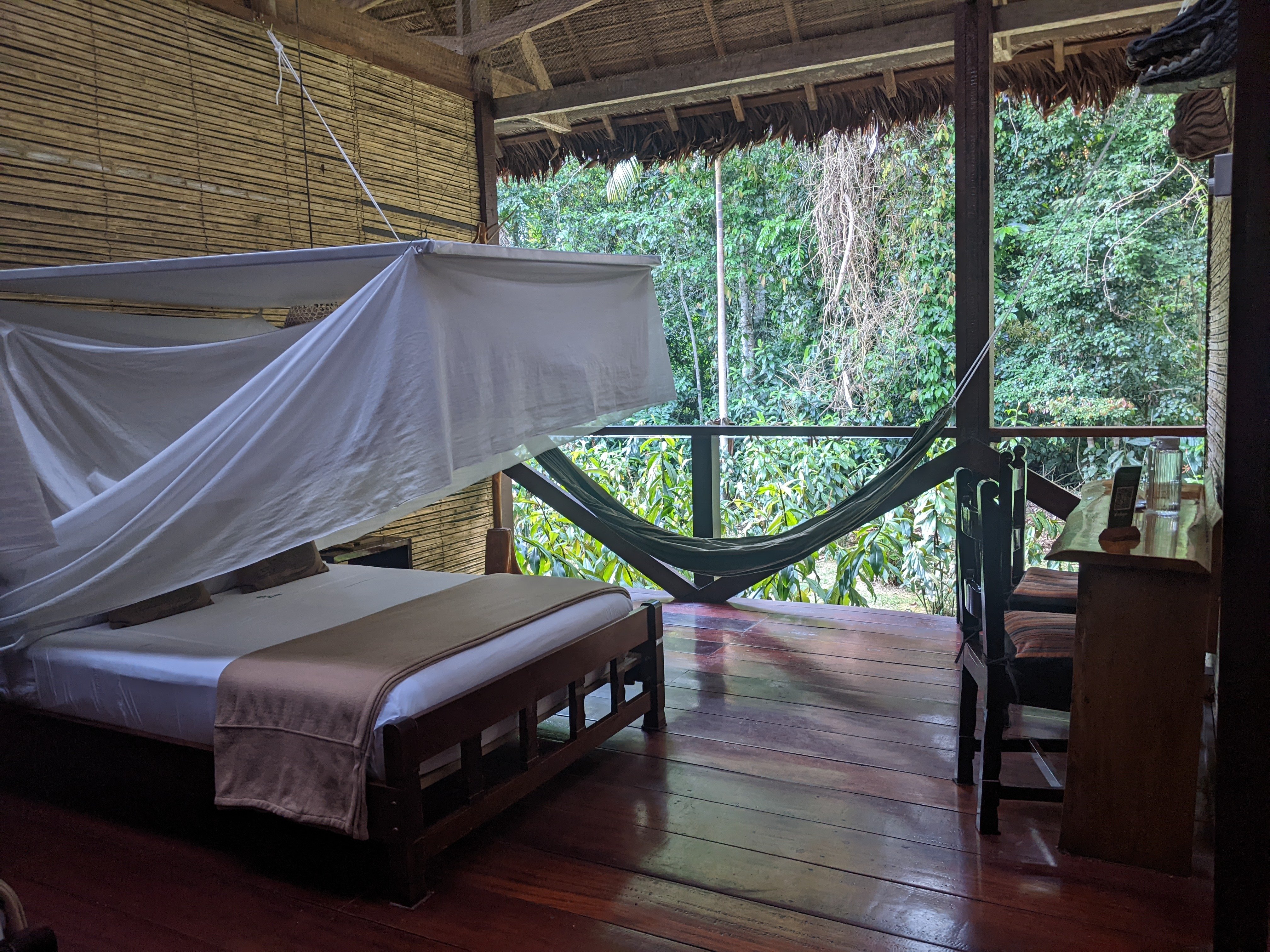 Habitación en Refugio Amazonas en selva peruana