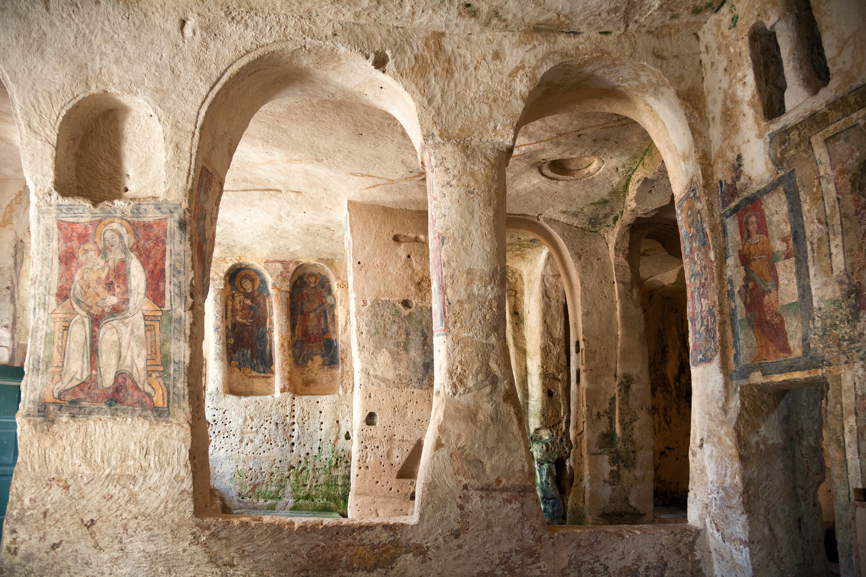 Iglesia en la roca en Matera, Puglia, viaje a Italia