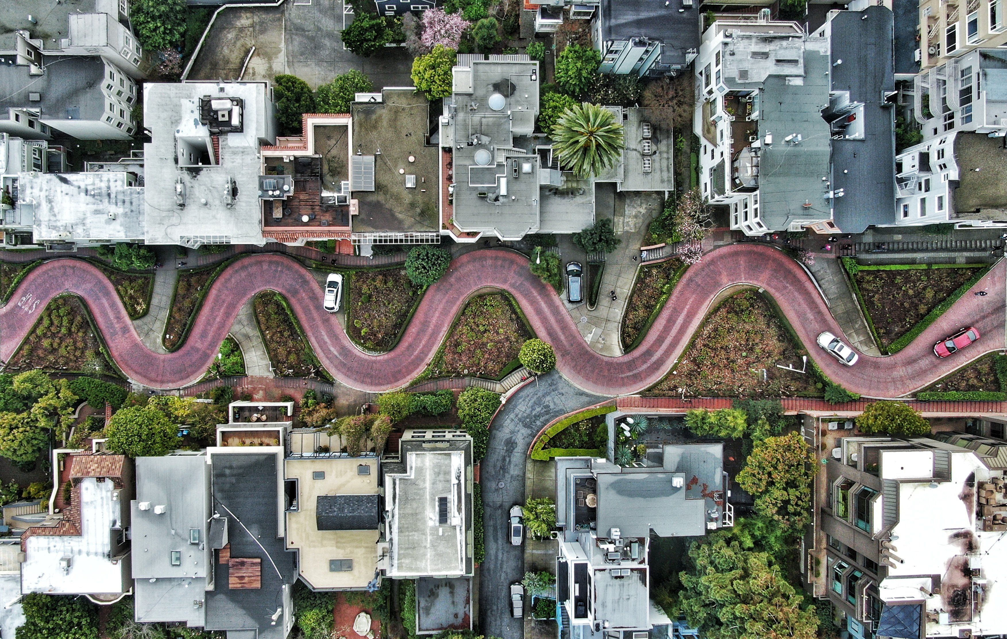 Vista aérea de Lombard Street en San Francisco, California, Estados Unidos