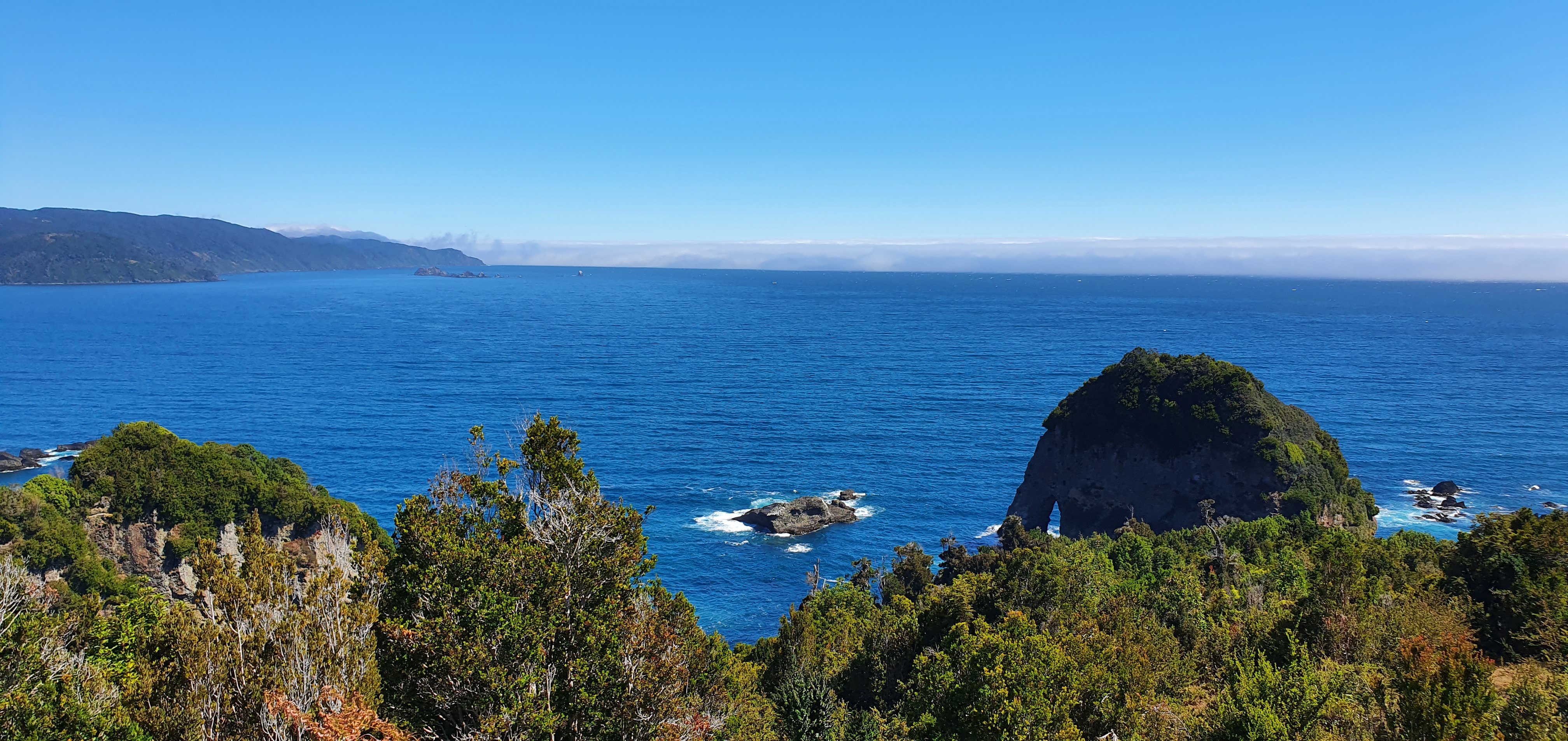 Formaciones rocosas de Manquemapu, playas del sur de Chile en la Región de Los Lagos