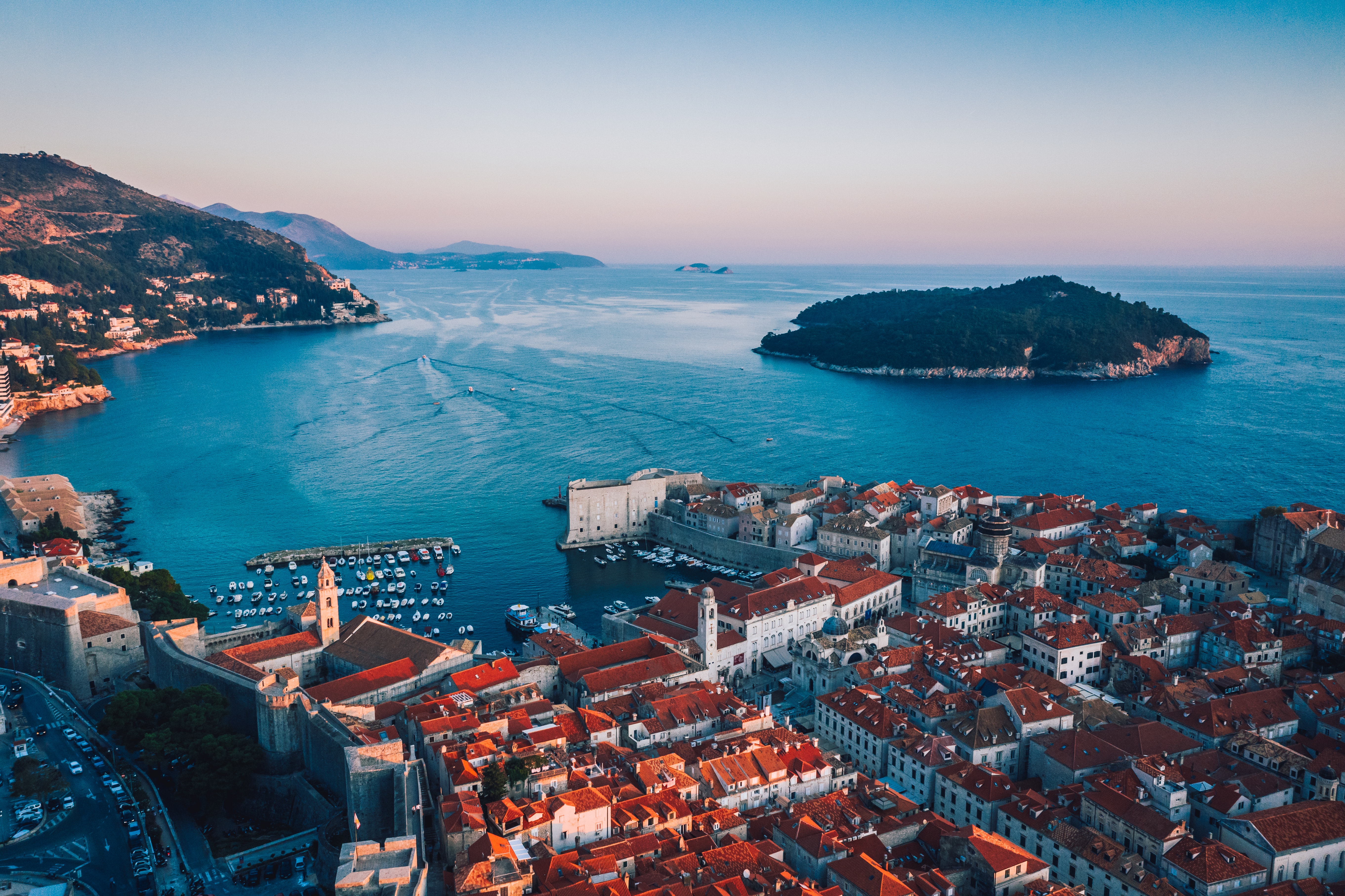 Navegaciones por el mar Mediterráneo en Dubrovnik, Croacia