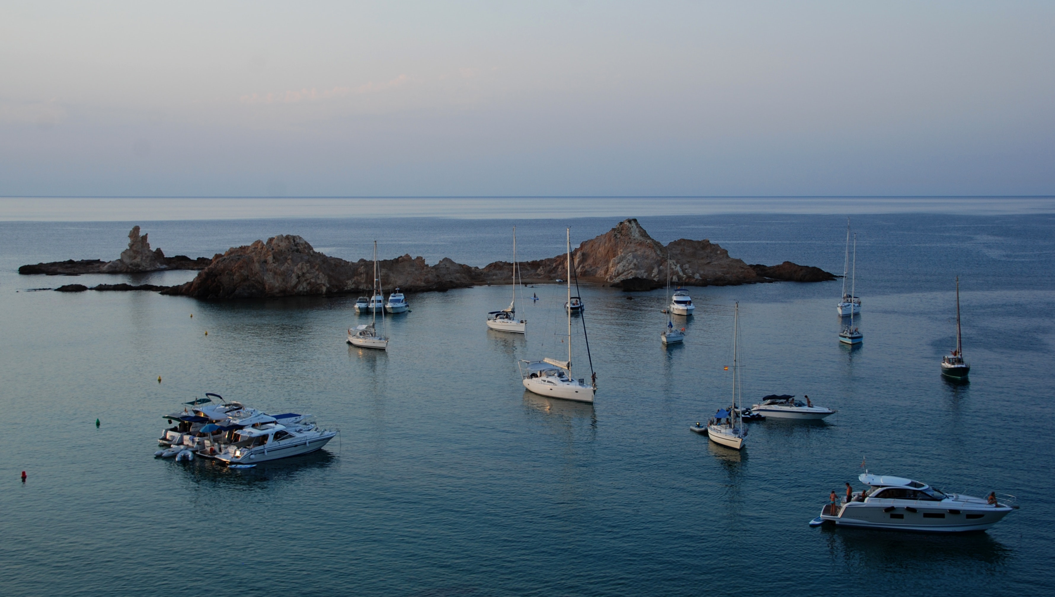 Navegaciones por el mar Mediterráneo en Islas Baleares, España