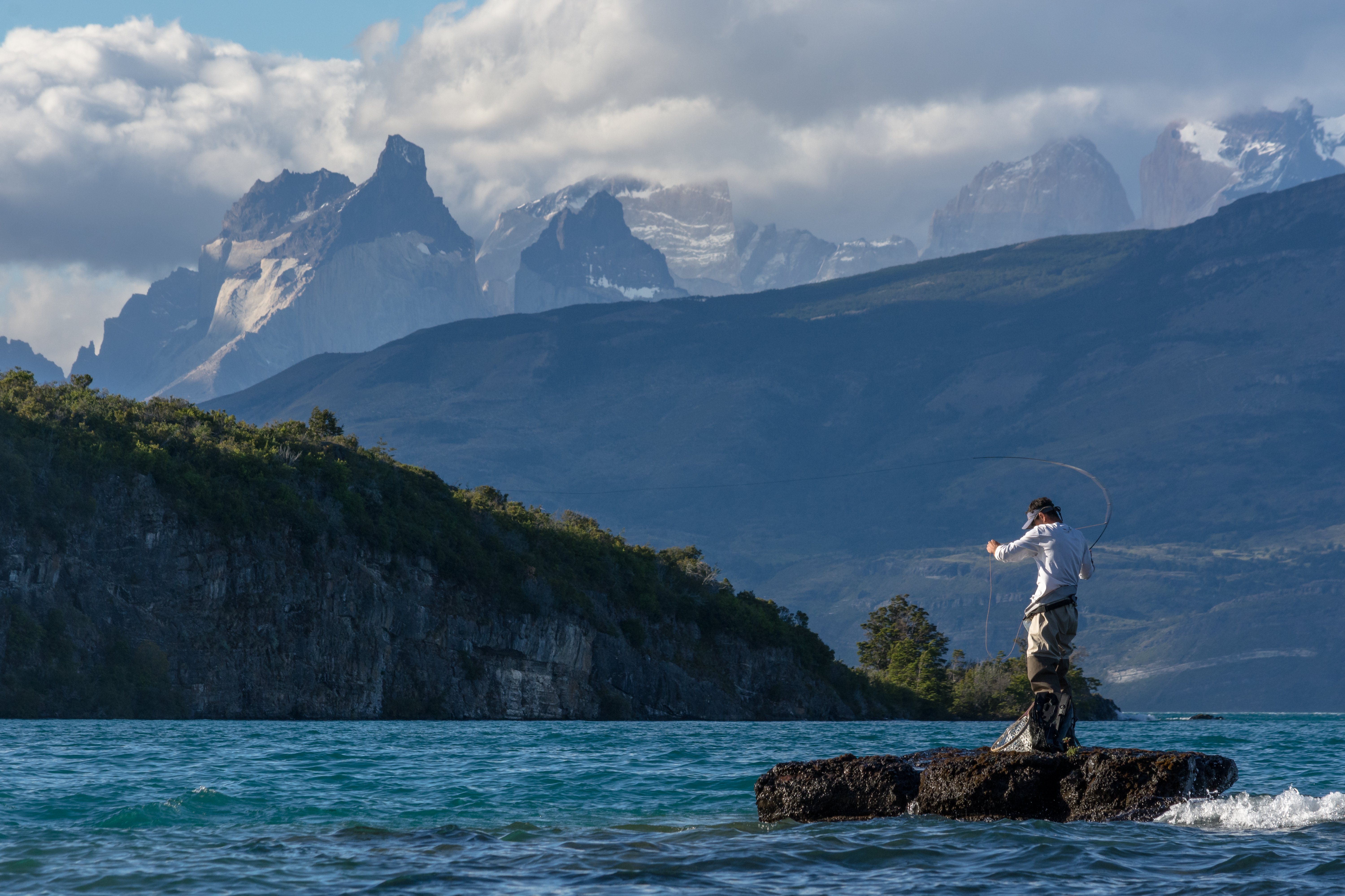 Pesca con mosca en Patagonia Camp, hotel en Torres del Paine