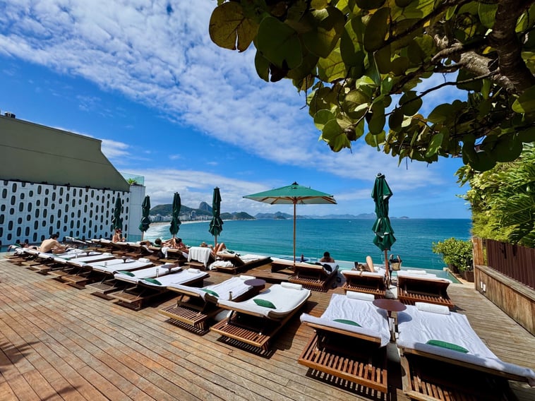Piscina Hotel Emiliano