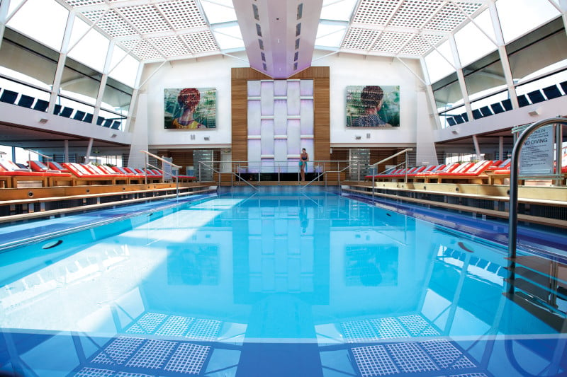 Piscina temperada a bordo de un Crucero Celebrity