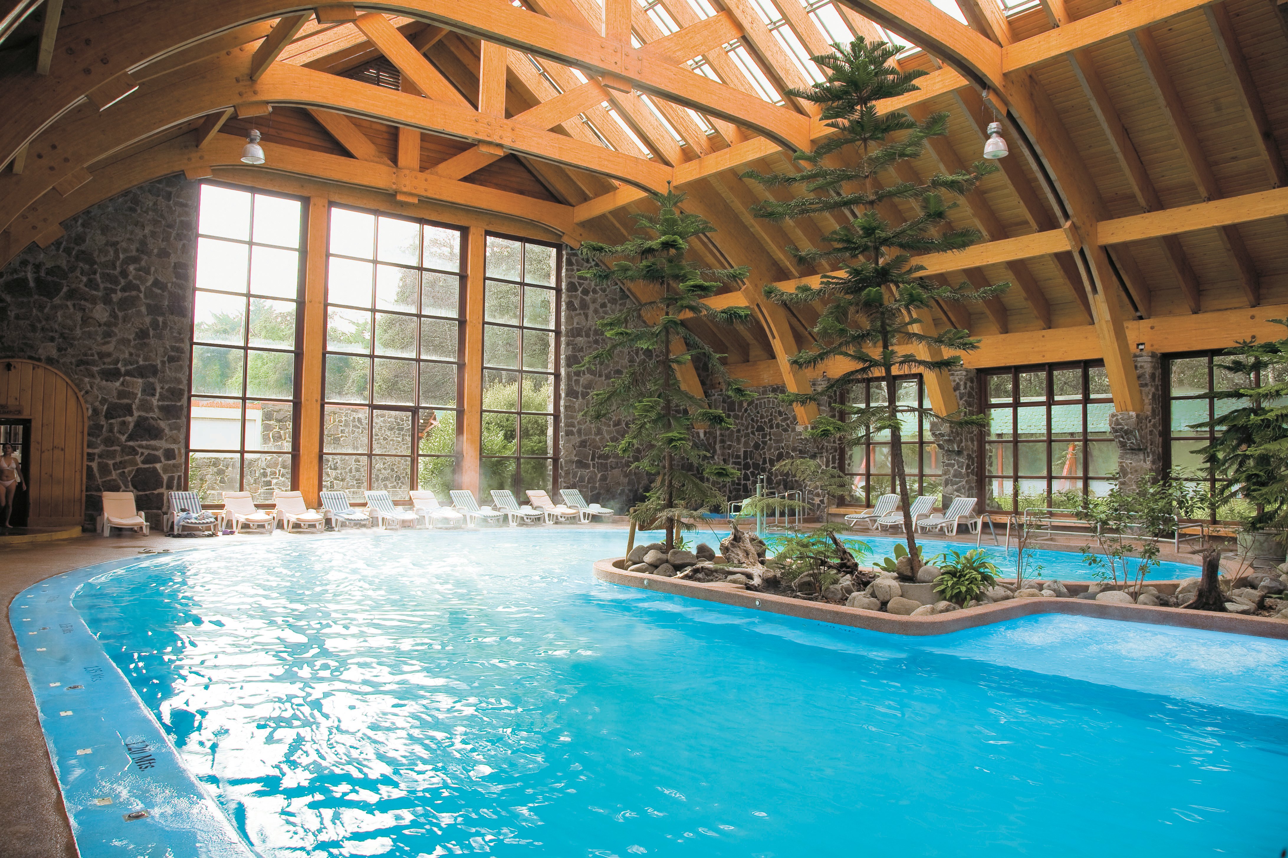Piscina termal cubierta en Termas de Puyehue