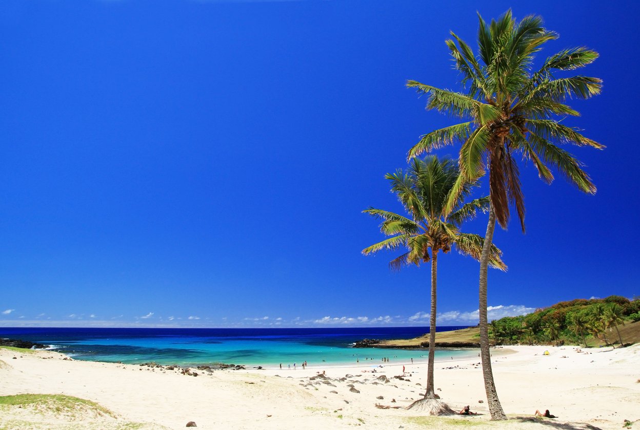 Playa Anakena en un viaje a Isla de Pascua