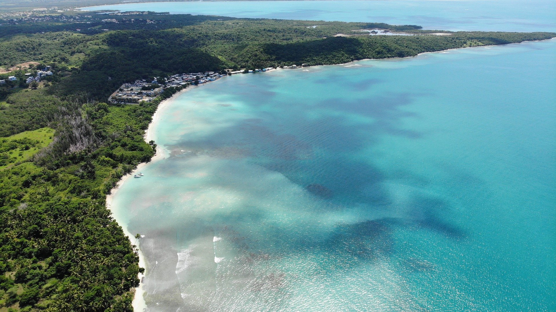 Vista aérea de la costa Puerto Rico
