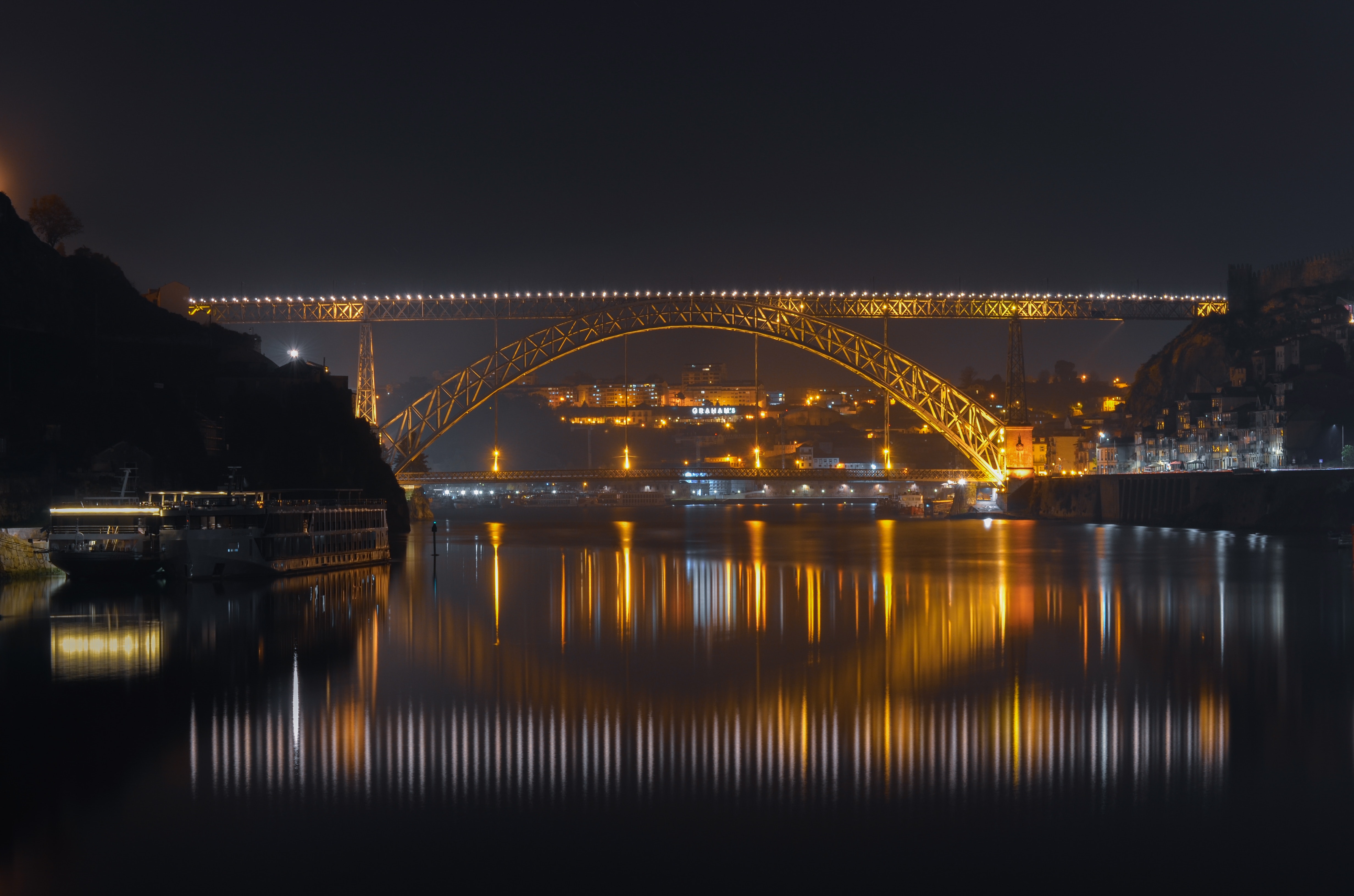 Porto de noche, Portugal