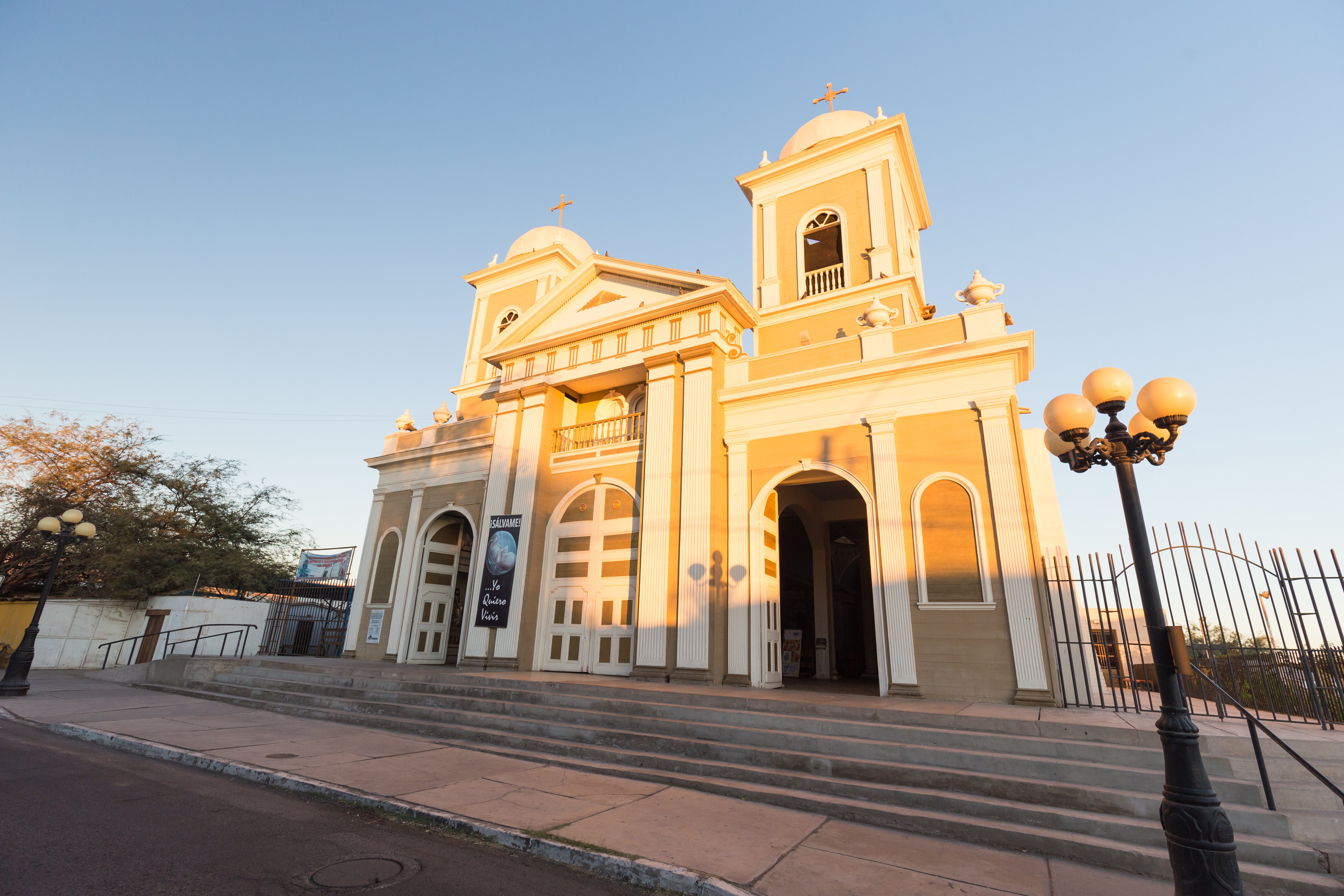 Iglesia del pueblo de Pica en las afueras de Iquique