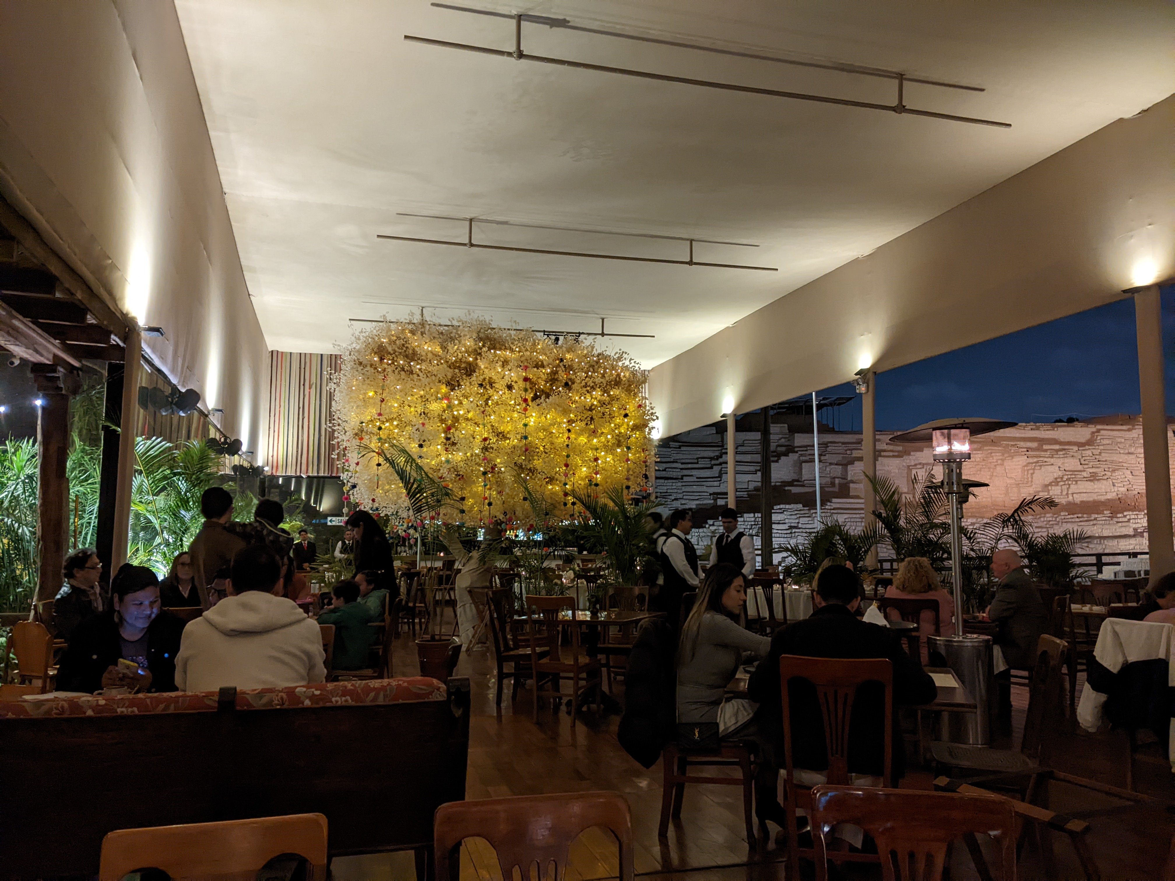 Restaurante Huaca Pucllana en Lima, viaje a Perú