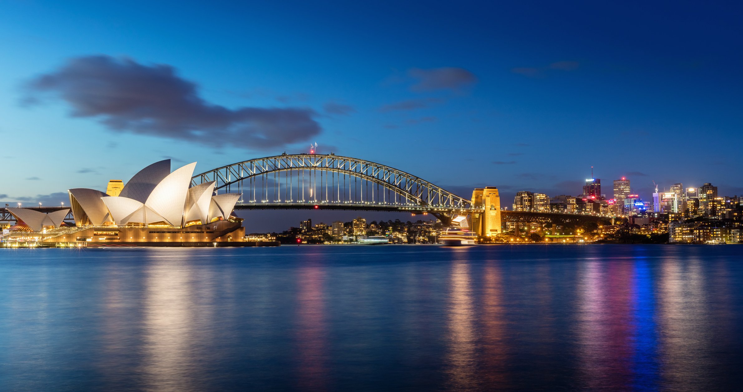 Sídney de noche, Australia, con Opera House y Harbour Bridge