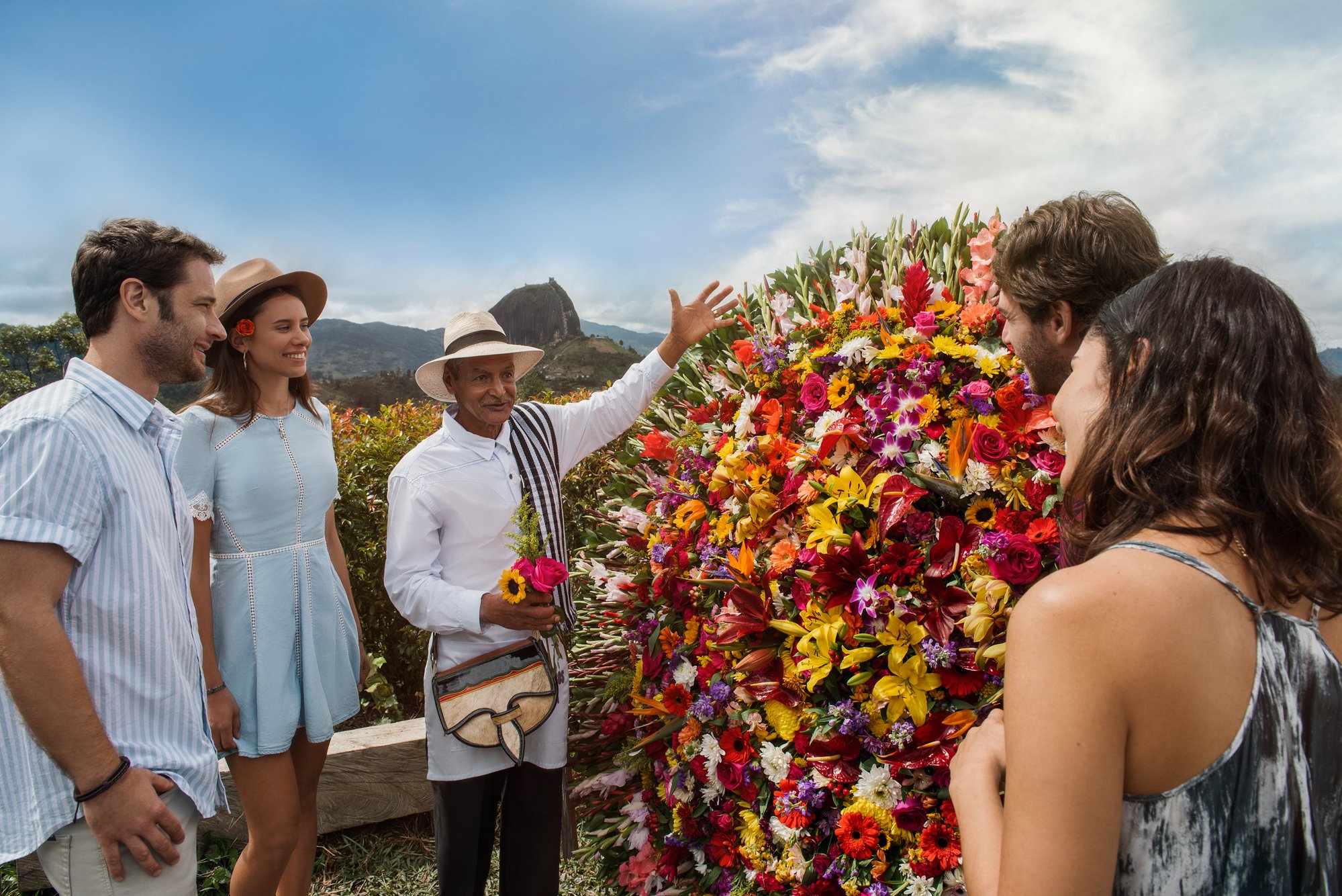 Silletero en Guatapé, qué hacer en Medellín, viaje a Colombia