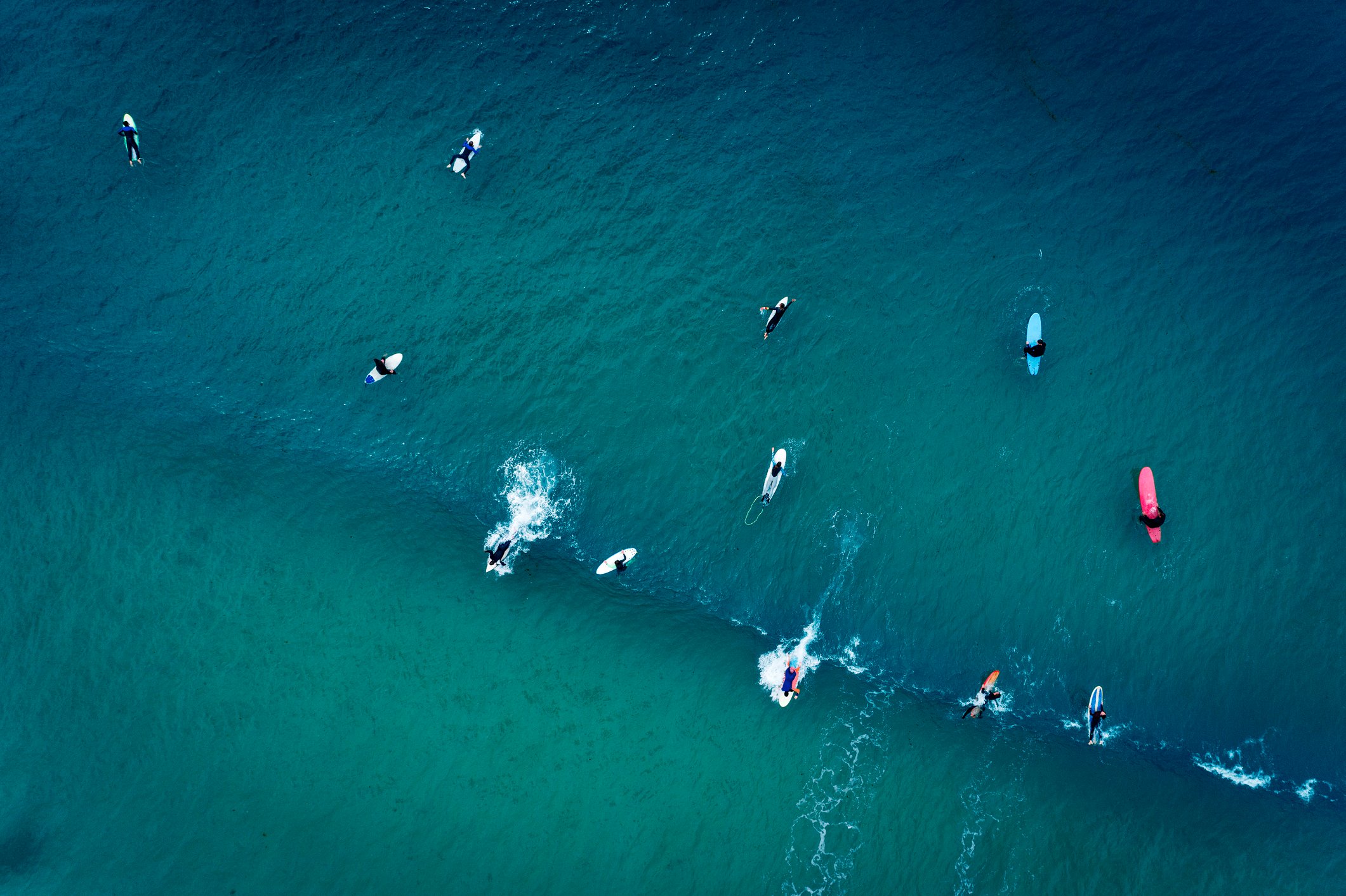 Surfistas en Peniche, Portugal