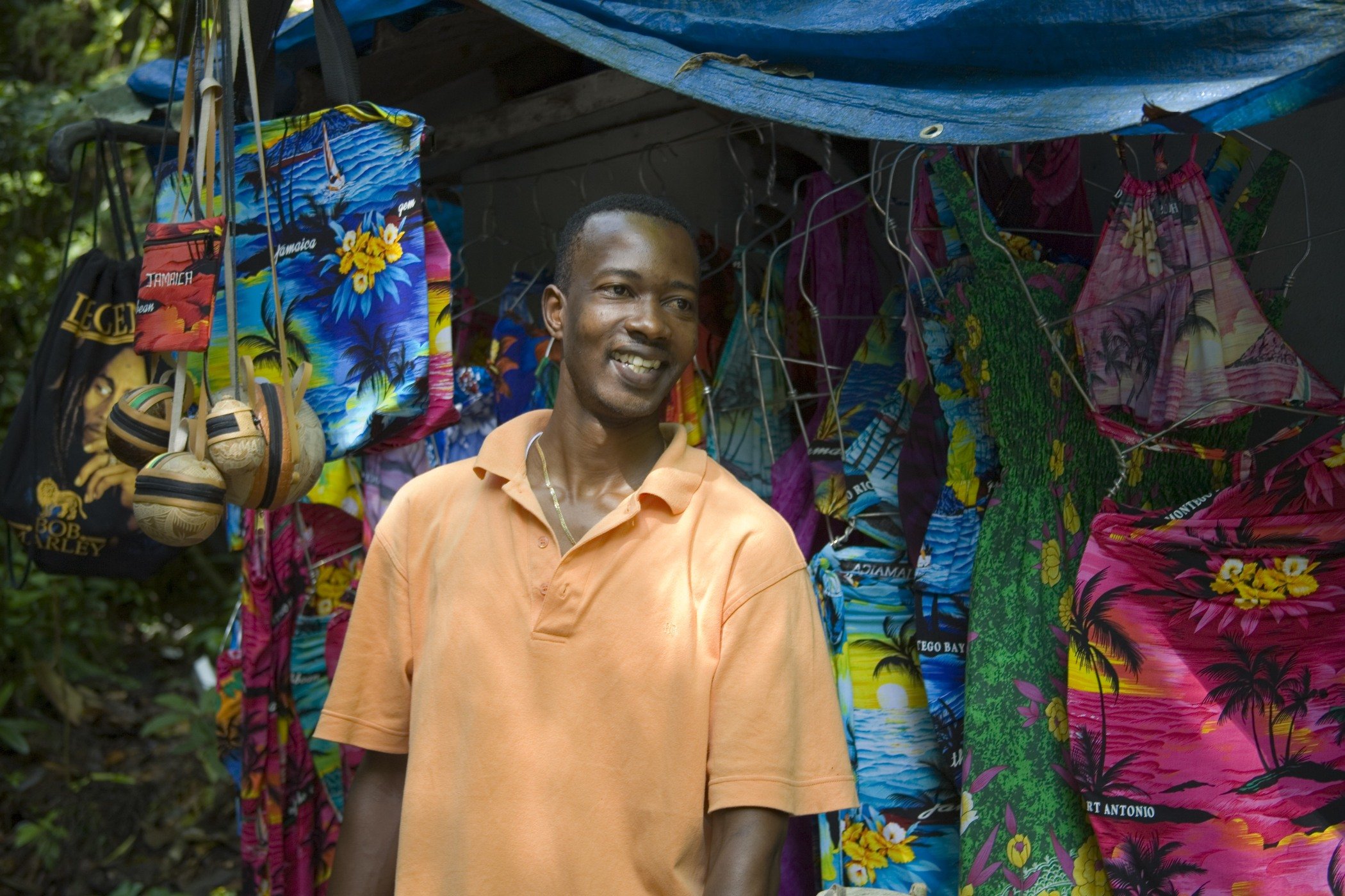 Vendedor de artesanía en Jamaica