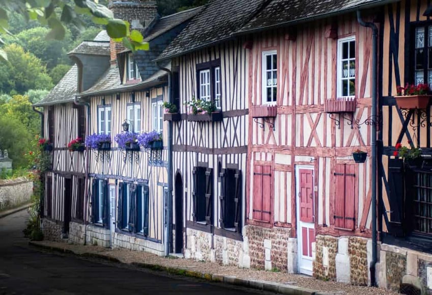 Casas de Lyons-Le-Foret en Normandía, Francia