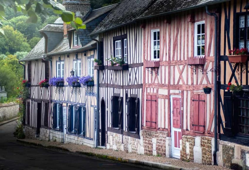 Casas de Lyons-Le-Foret en Normandía, Francia