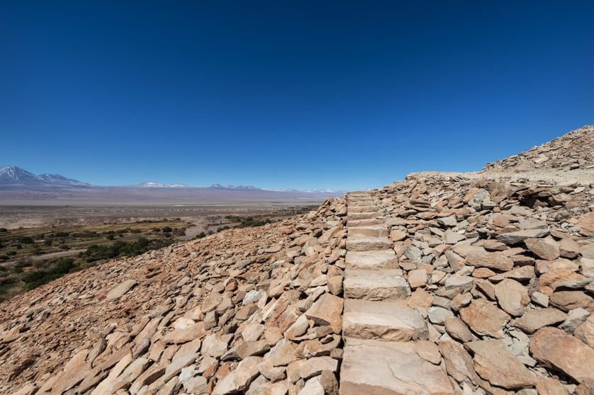 Stairs-in-the-trail-of-Pukará-de-Quitor-with-the-Andes-cordillera-in-the-background-1024x683