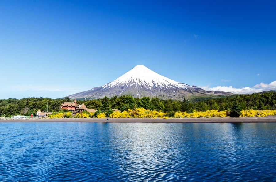 Volcán-Osorno-y-Lago-Llanquihue-ParqueNacional.jpg-Vicente-Pérez-Rosales-Distrito-de-los-lagos-Puerto-Varas-Chile-1024x678