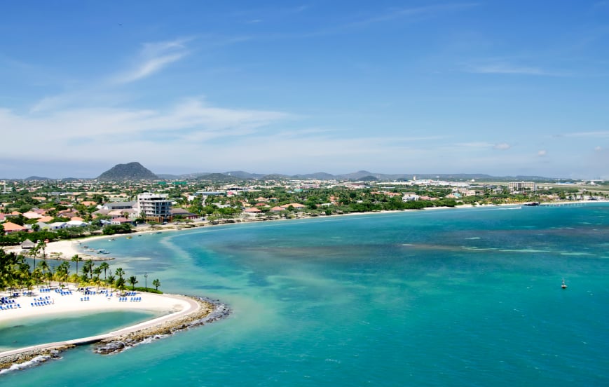 Vista aérea de Aruba en el mar Caribe