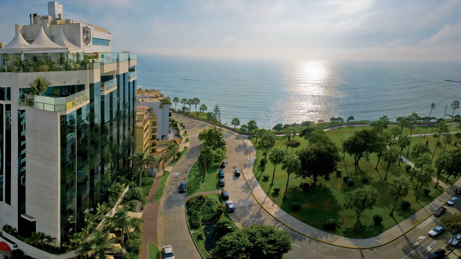 Vista aérea del hotel Belmond Miraflores Park en Lima