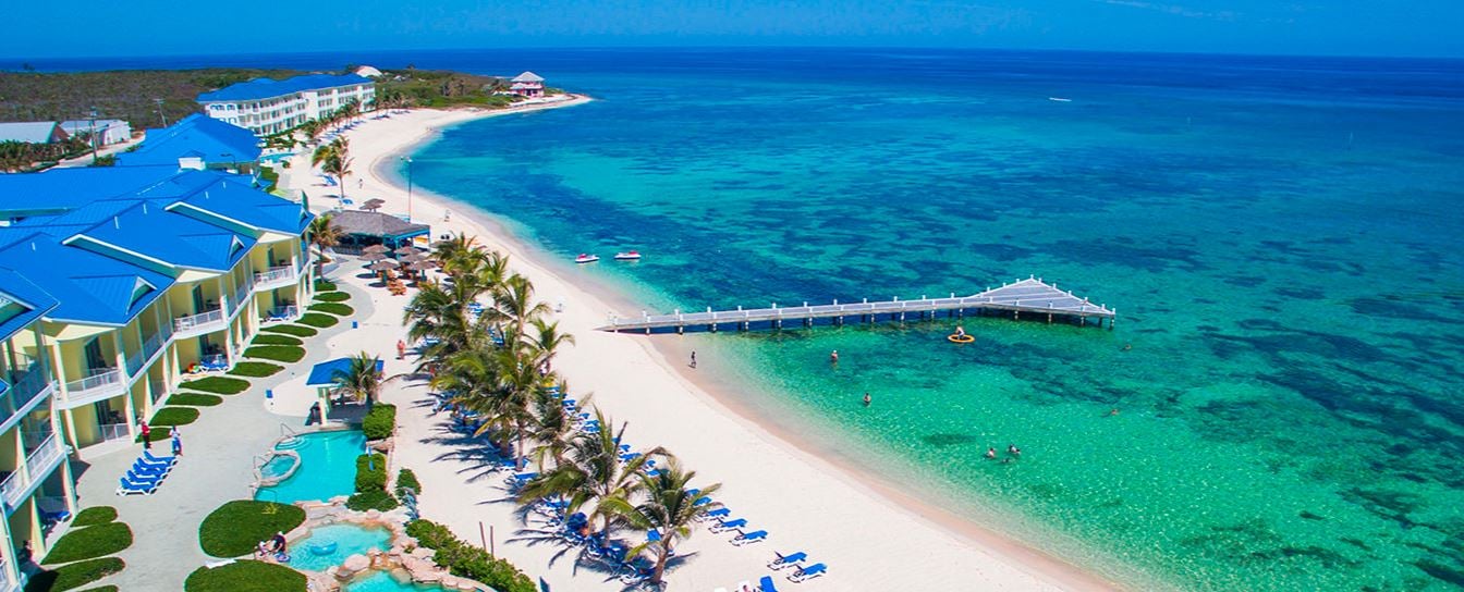 Vista aérea del hotel Wyndham Reef Resort en Islas Caimán