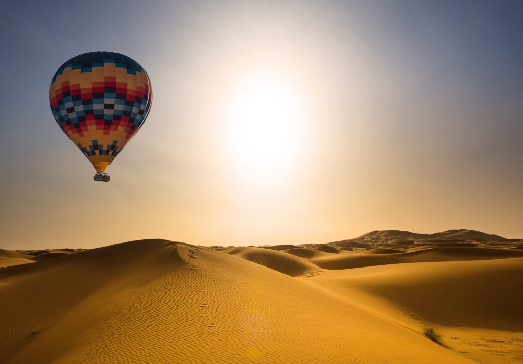 Globos aerostaticos en el desierto