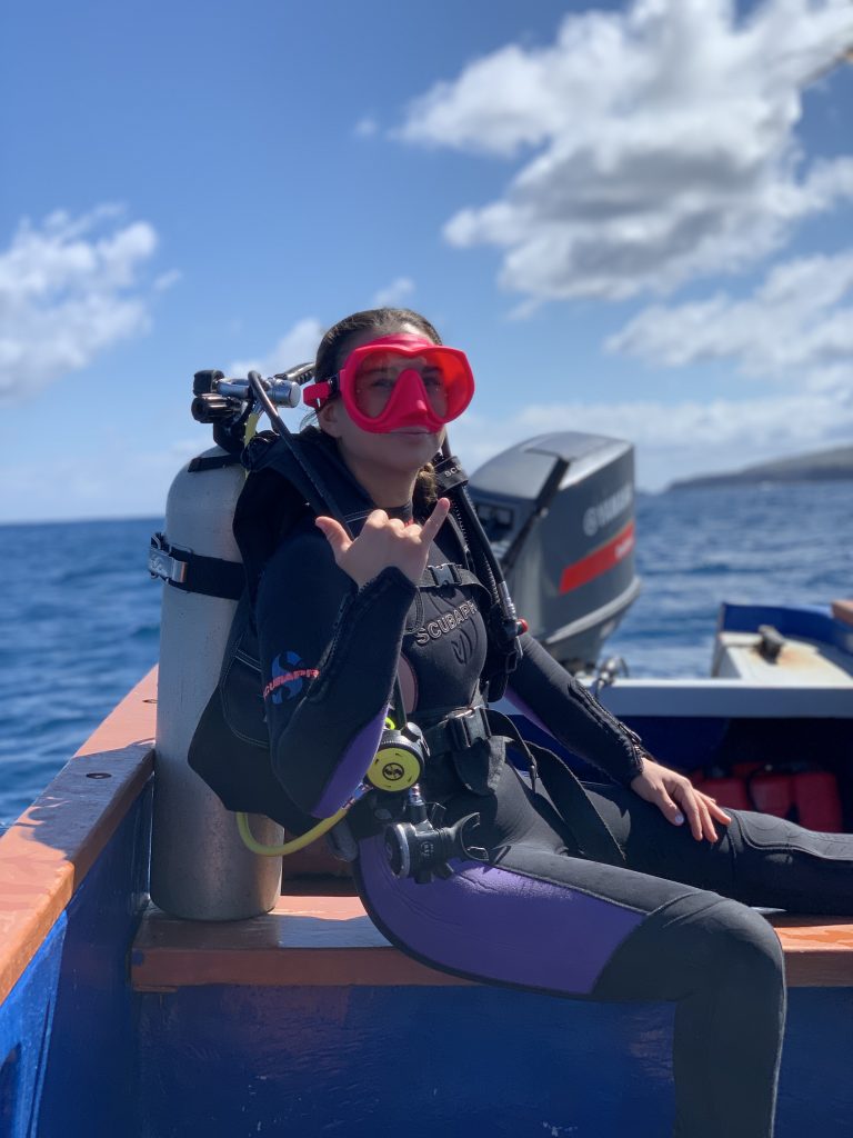 Tita Ureta antes de bucear en Isla de Pascua